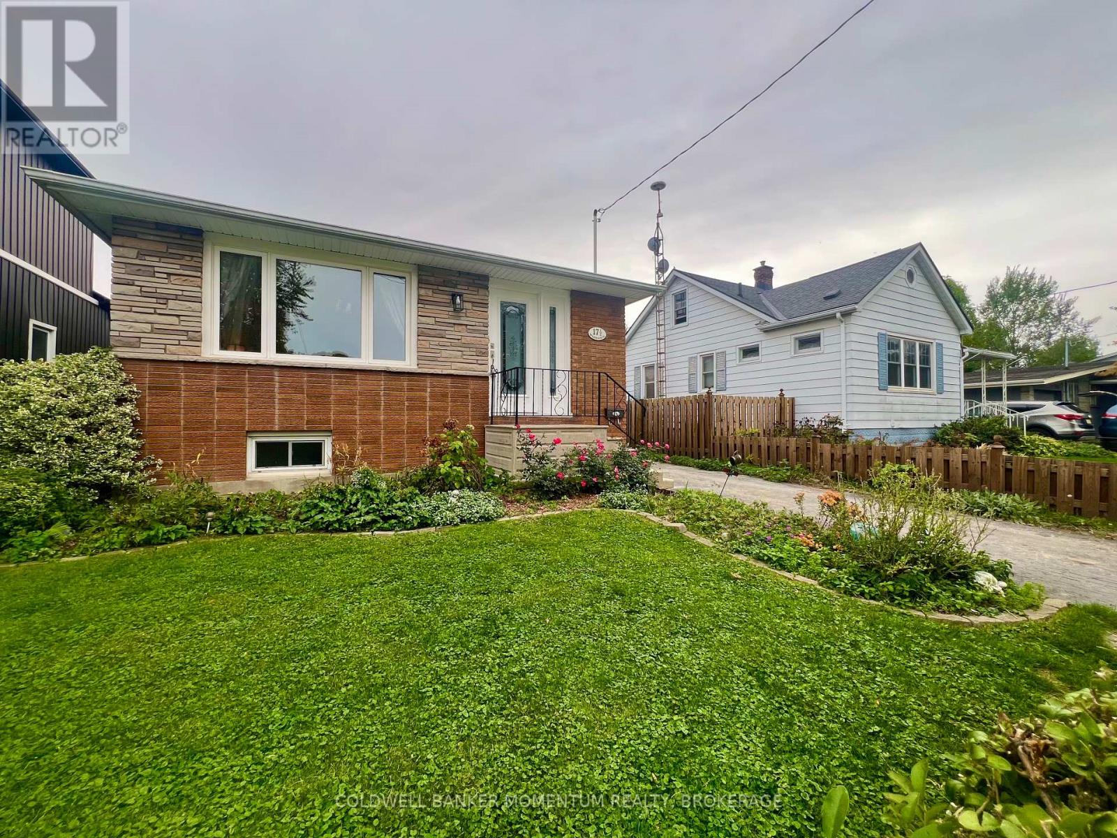 17 1/2 WHITWORTH STREET, St. Catharines, Ontario