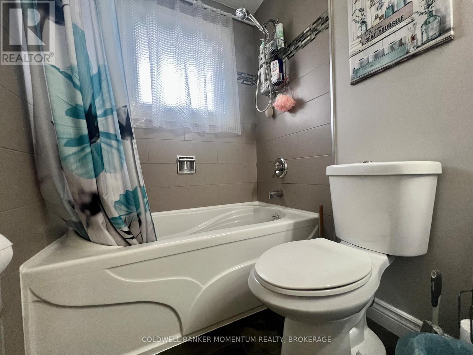 17 1/2 Whitworth Street, St. Catharines, Ontario  L2S 1G5 - Photo 21 - X12471186