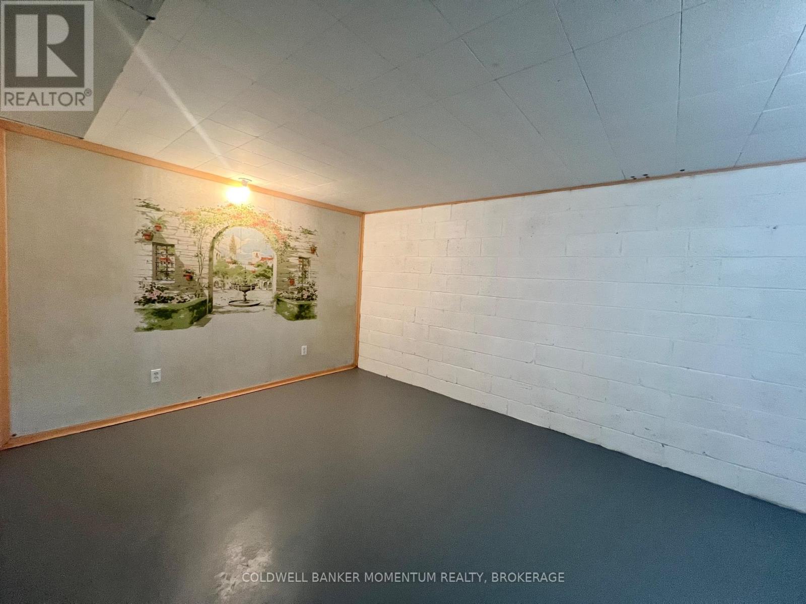 17 1/2 Whitworth Street, St. Catharines, Ontario  L2S 1G5 - Photo 32 - X12471186
