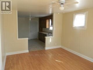 366 Crowland Avenue, Welland, Ontario  L3B 1X7 - Photo 9 - X12471265