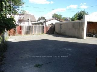 366 Crowland Avenue, Welland, Ontario  L3B 1X7 - Photo 10 - X12471266