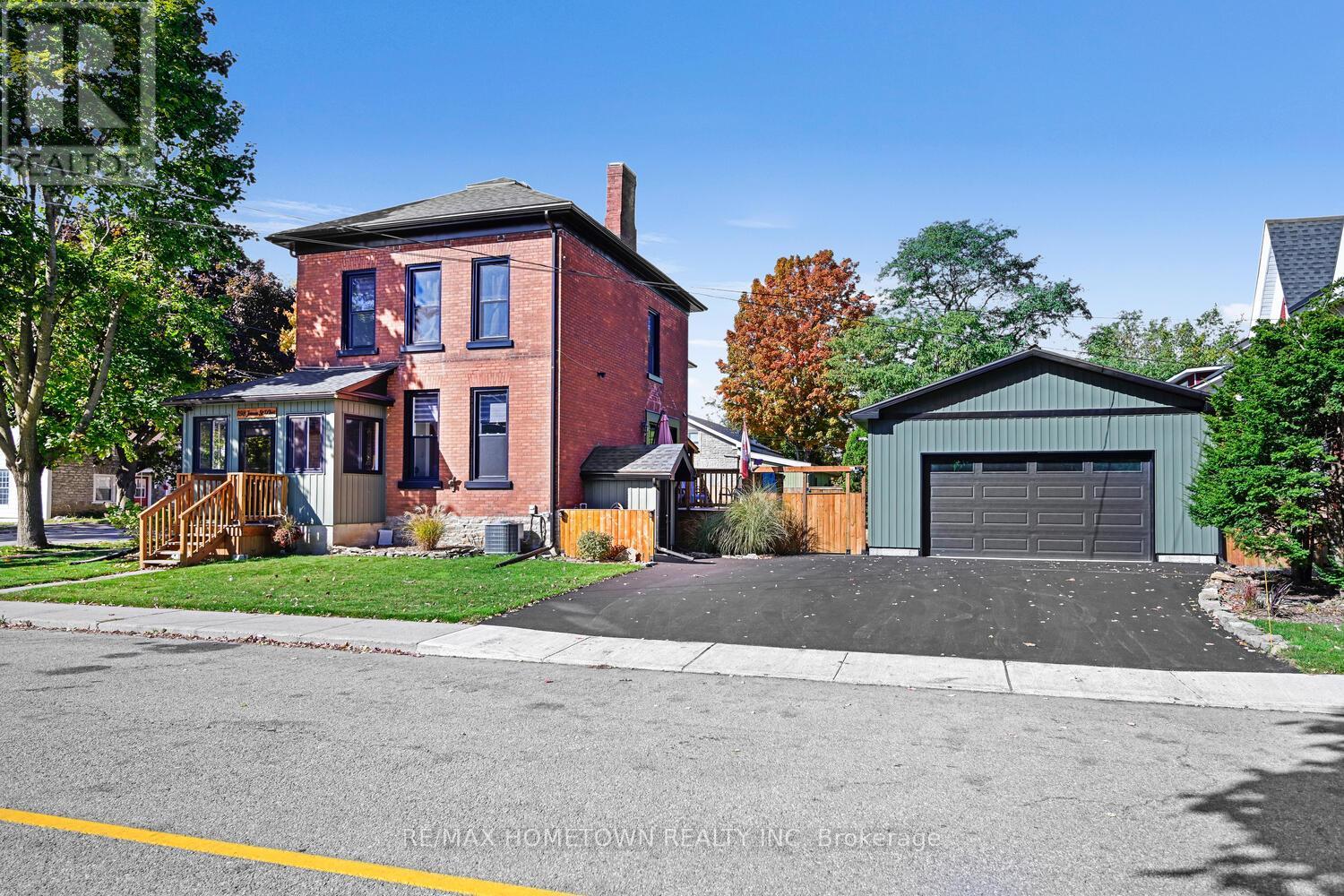 198 James Street W, Prescott, Ontario  K0E 1T0 - Photo 1 - X12471253