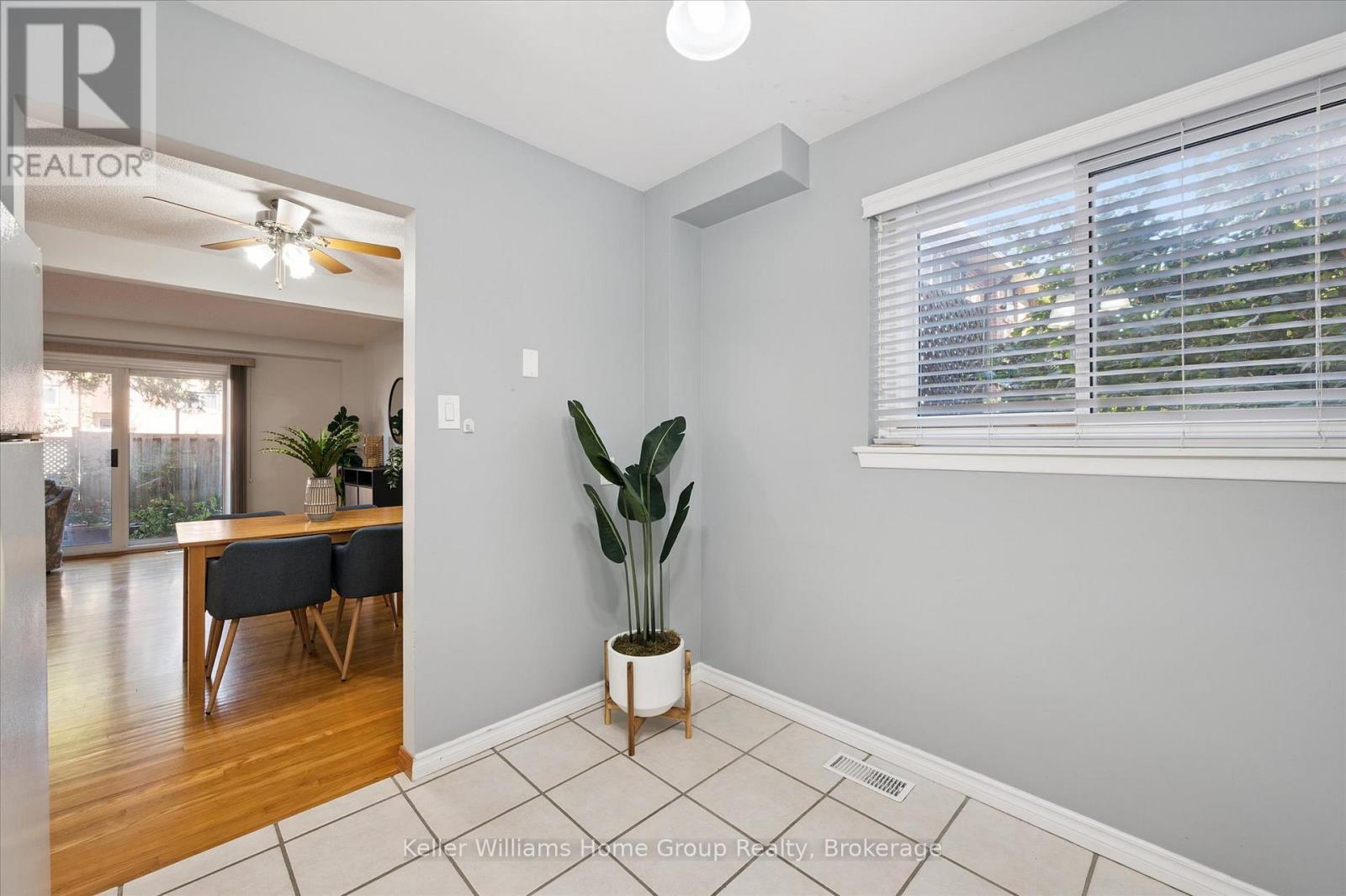 39 - 201 Silvercreek Parkway N, Guelph, Ontario  N1H 3T4 - Photo 4 - X12471216