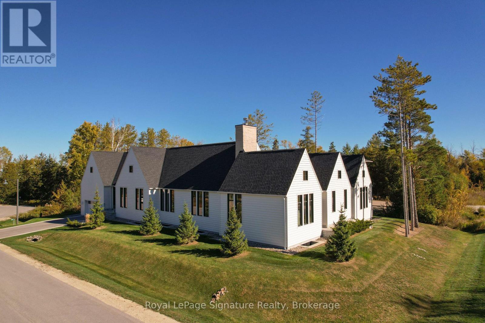 101 Deer Lane, Blue Mountains, Ontario  N0H 1J0 - Photo 2 - X12471237