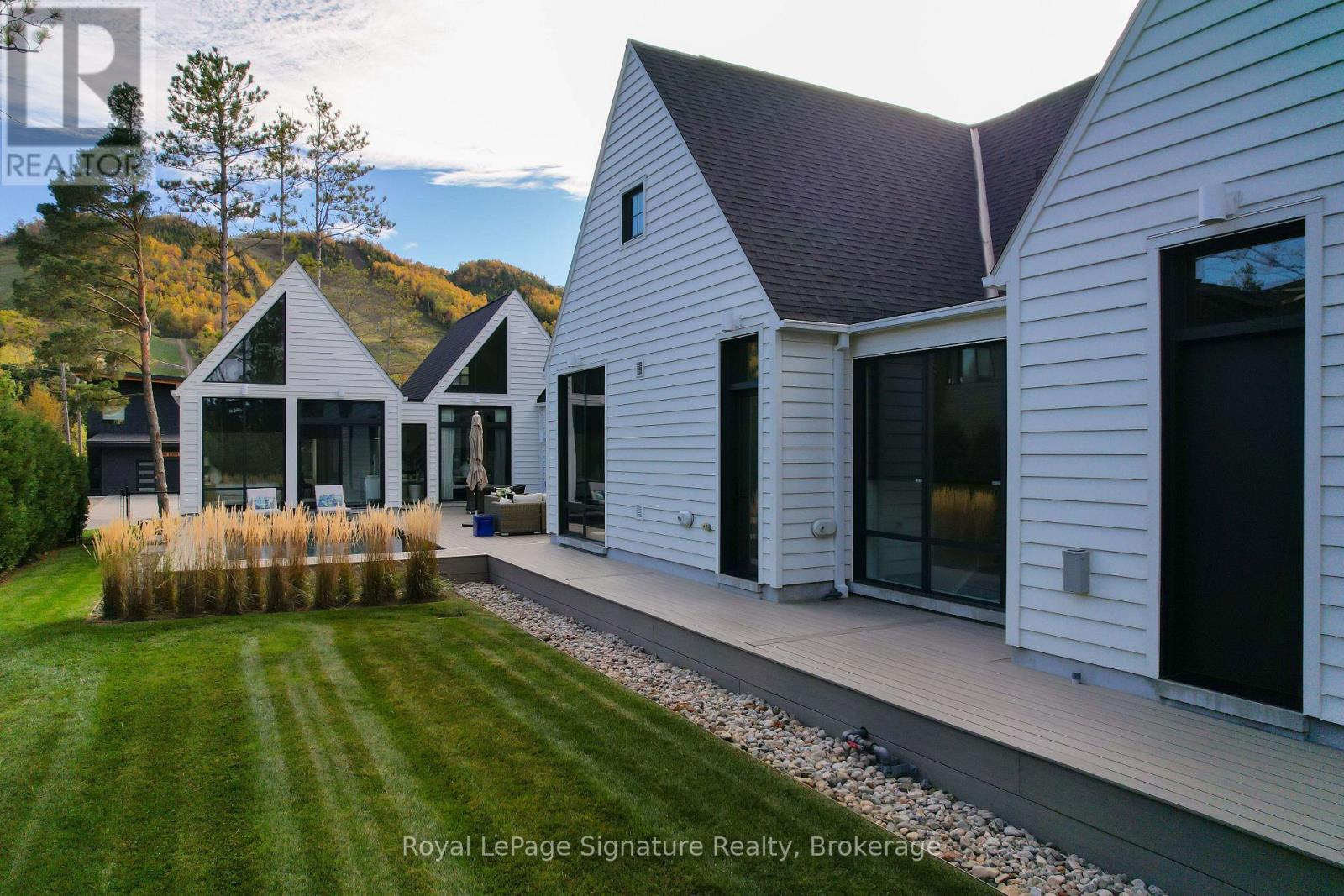 101 Deer Lane, Blue Mountains, Ontario  N0H 1J0 - Photo 45 - X12471237