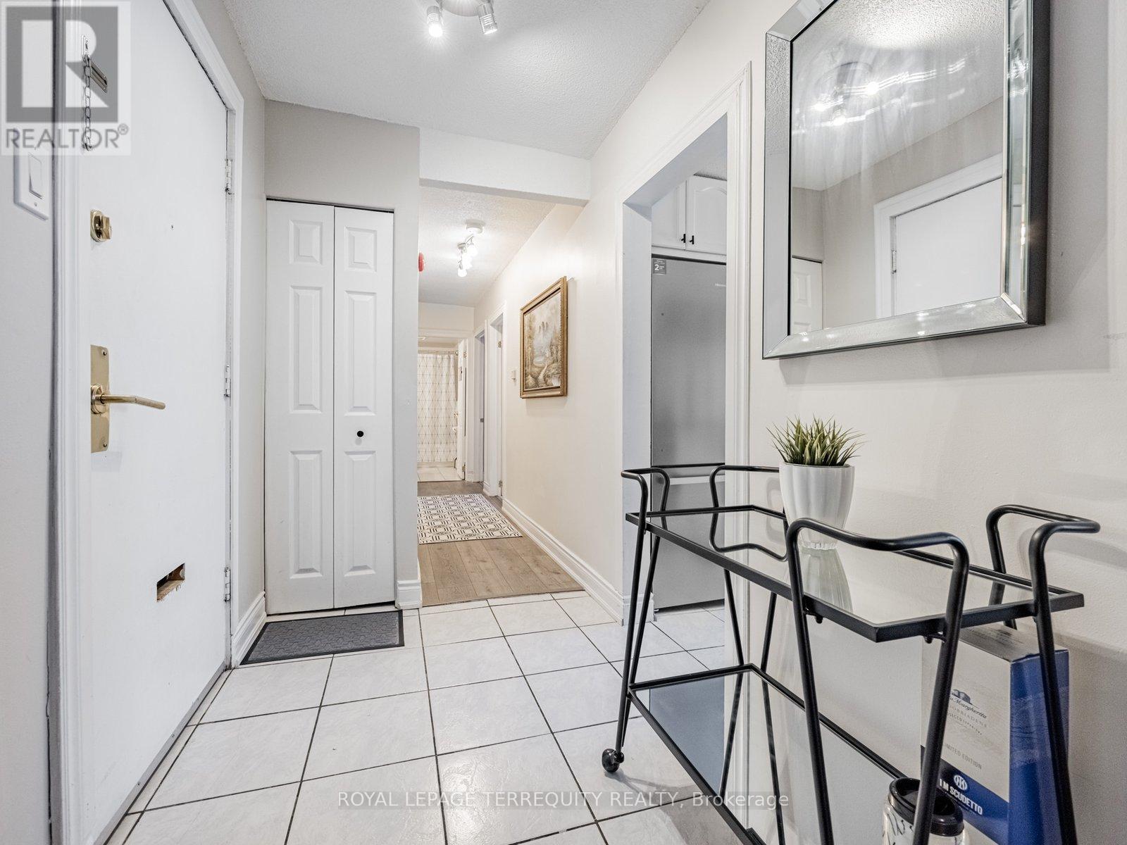 205 - 2411 New Street, Burlington, Ontario  L7R 1K2 - Photo 3 - W12471139