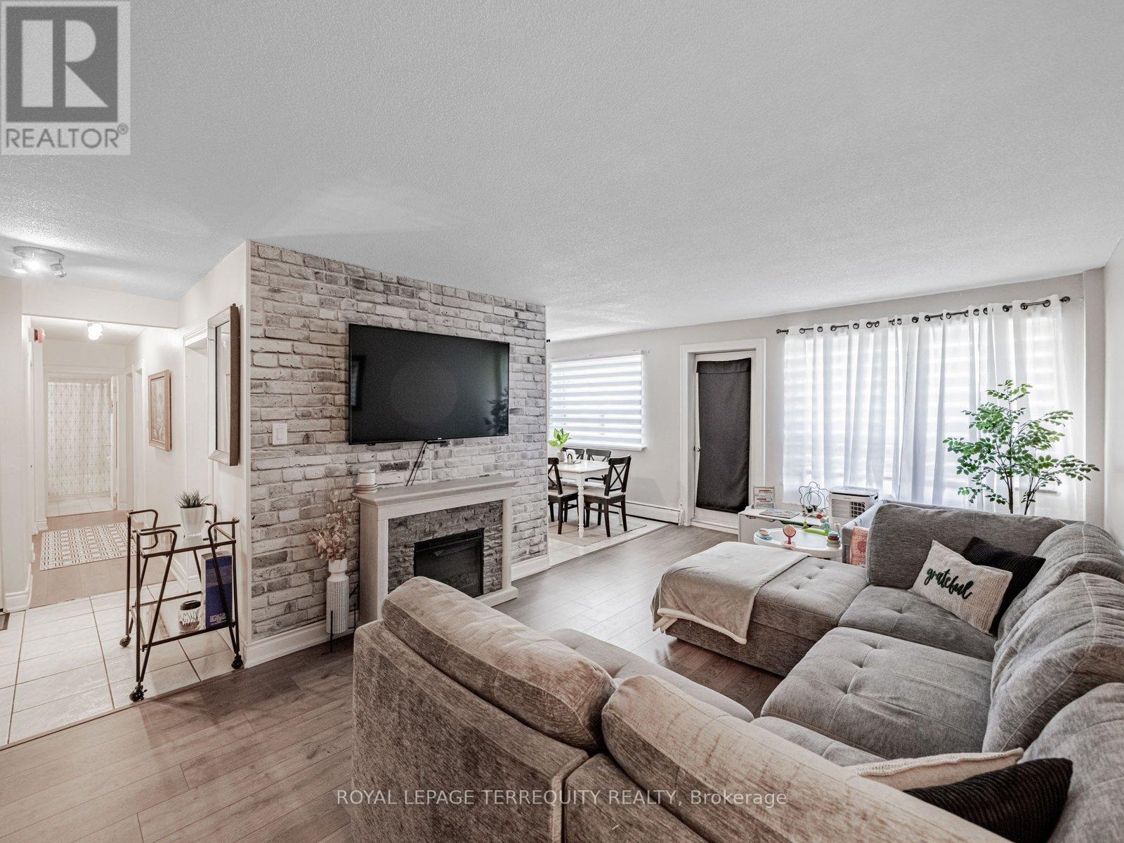 205 - 2411 New Street, Burlington, Ontario  L7R 1K2 - Photo 4 - W12471139
