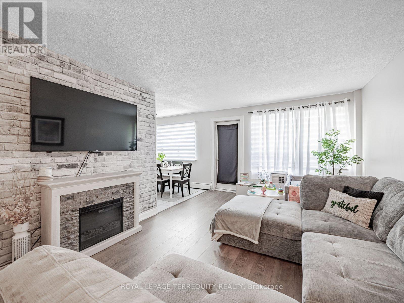205 - 2411 New Street, Burlington, Ontario  L7R 1K2 - Photo 5 - W12471139
