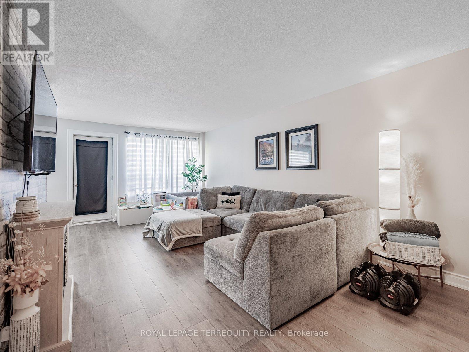 205 - 2411 New Street, Burlington, Ontario  L7R 1K2 - Photo 6 - W12471139