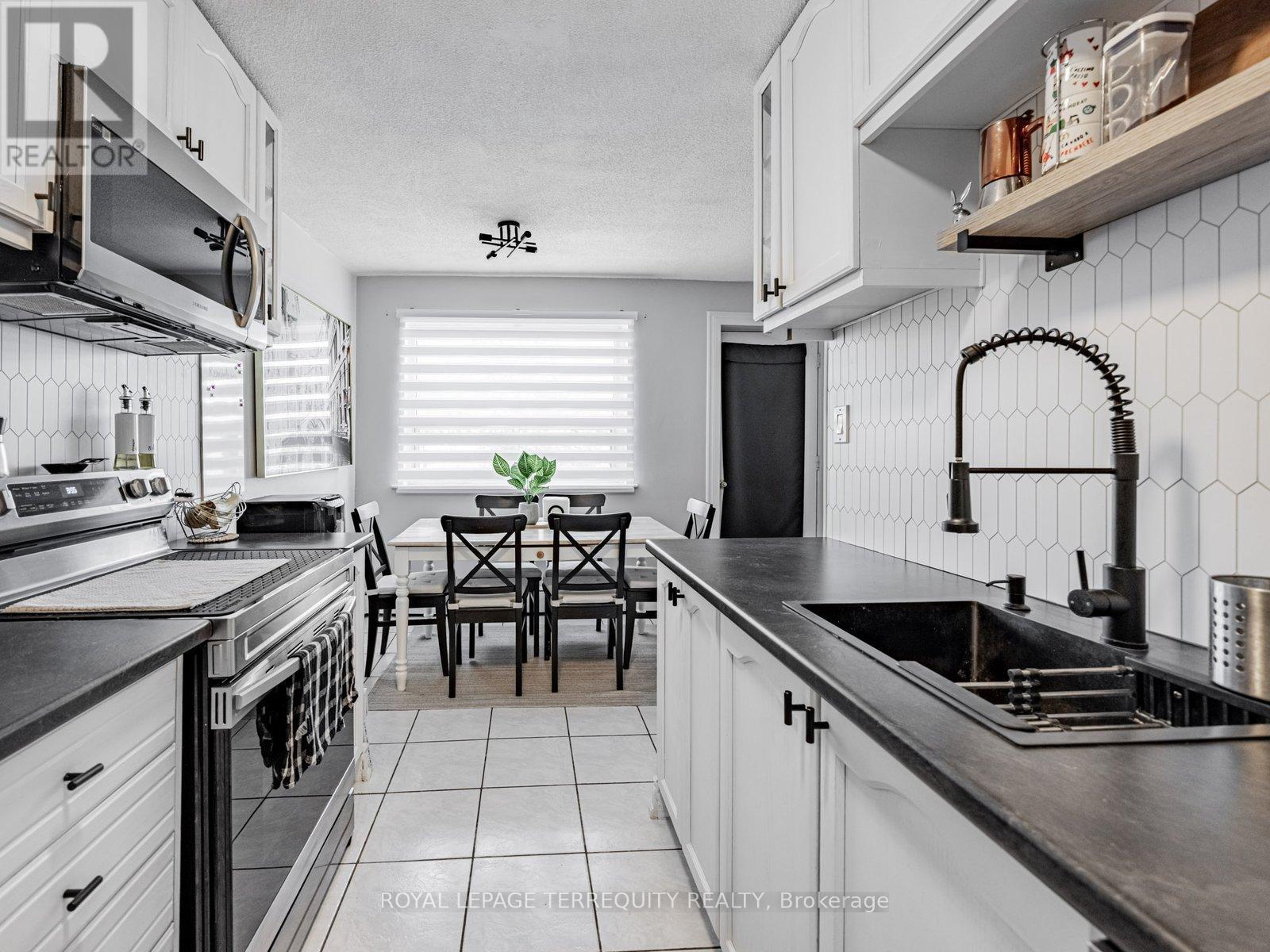 205 - 2411 New Street, Burlington, Ontario  L7R 1K2 - Photo 9 - W12471139
