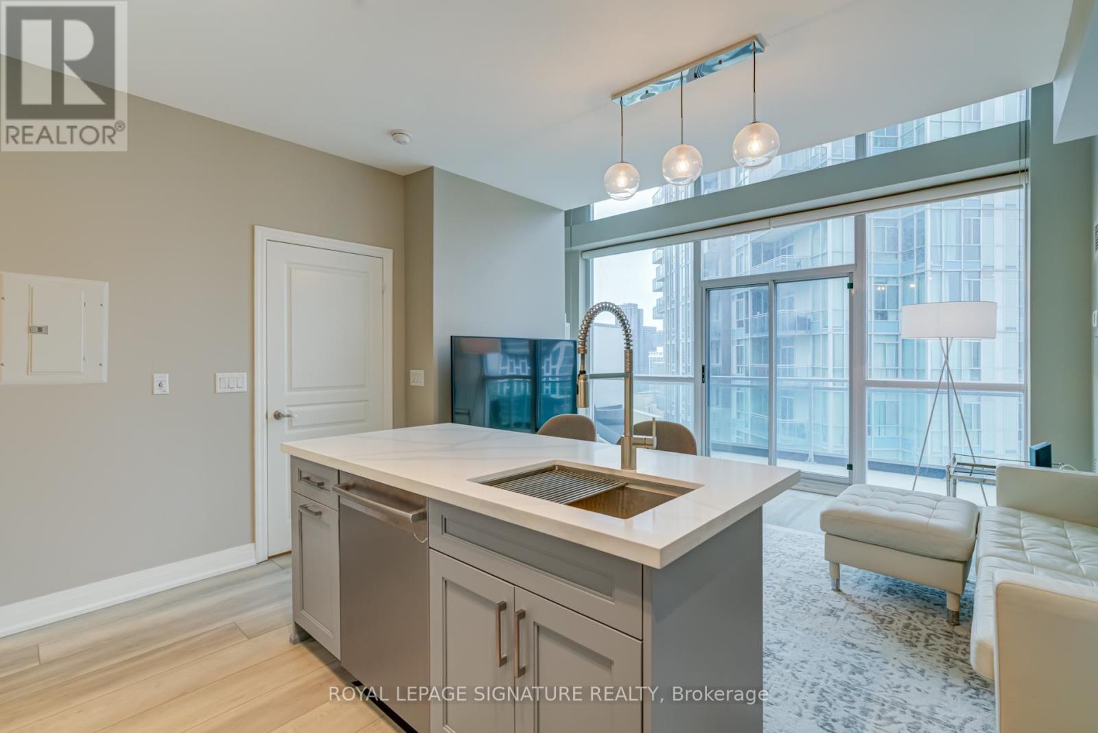 2502 - 223 Webb Drive, Mississauga, Ontario  L5B 0E8 - Photo 12 - W12471159