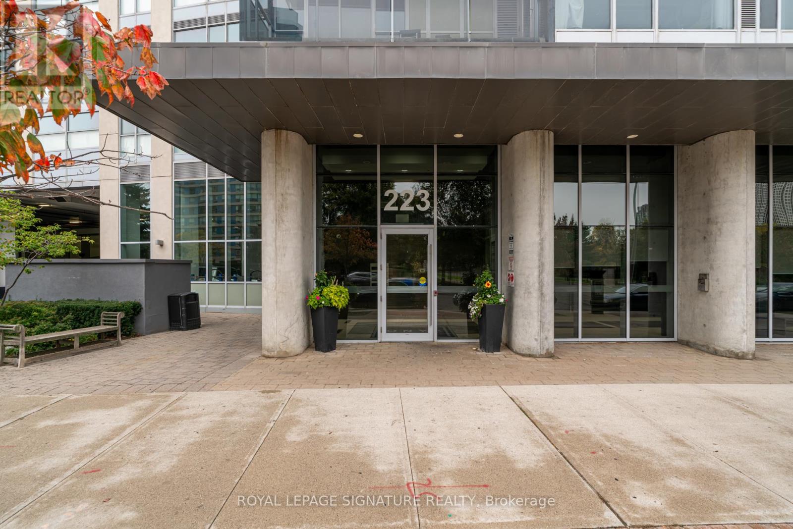 2502 - 223 Webb Drive, Mississauga, Ontario  L5B 0E8 - Photo 3 - W12471159