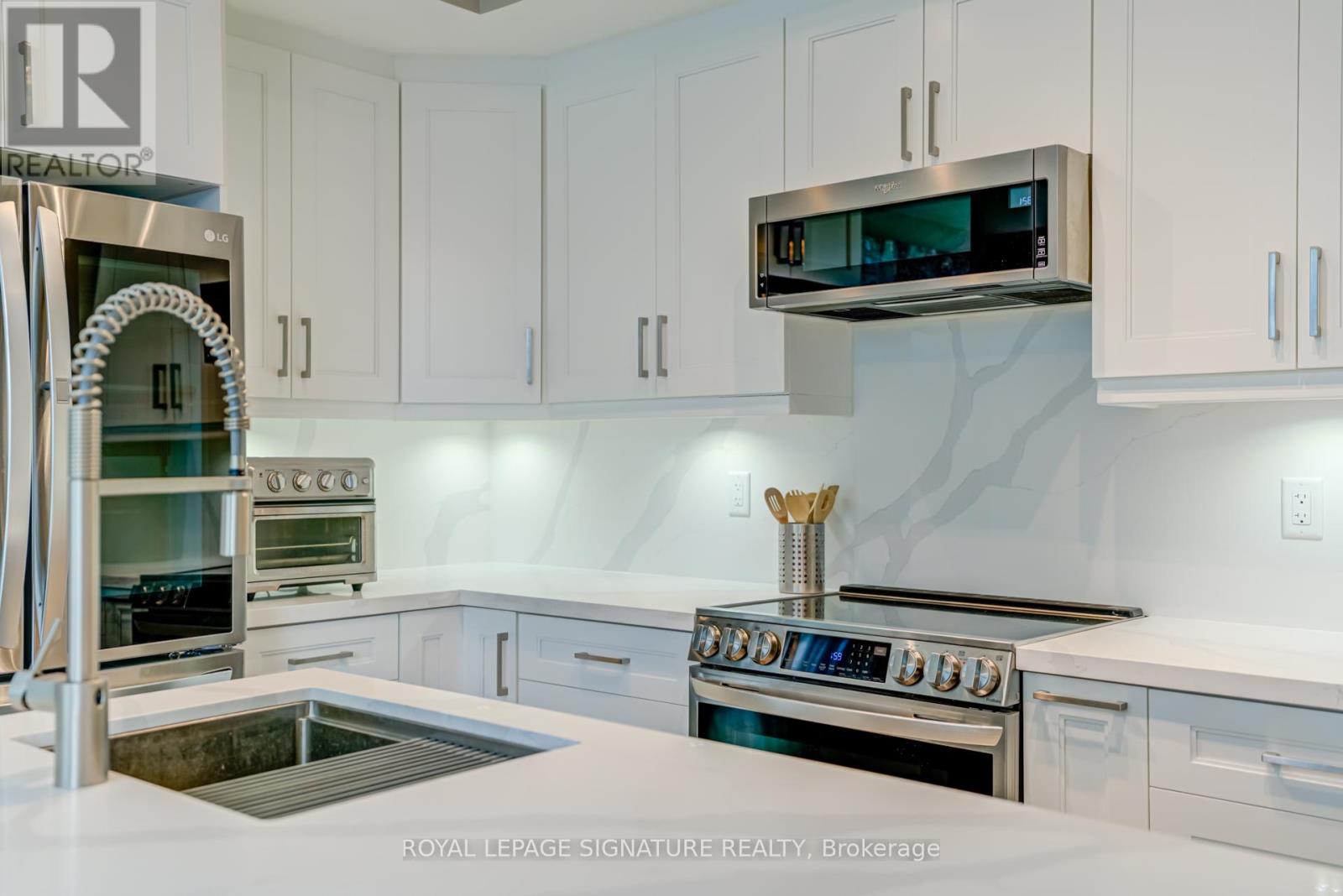 2502 - 223 Webb Drive, Mississauga, Ontario  L5B 0E8 - Photo 7 - W12471159