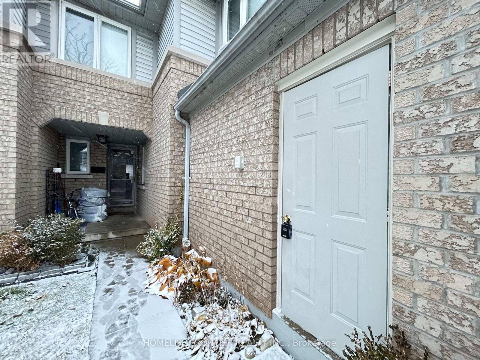 36 - 2555 Thomas Street, Mississauga, Ontario  L5M 5P6 - Photo 3 - W12471164