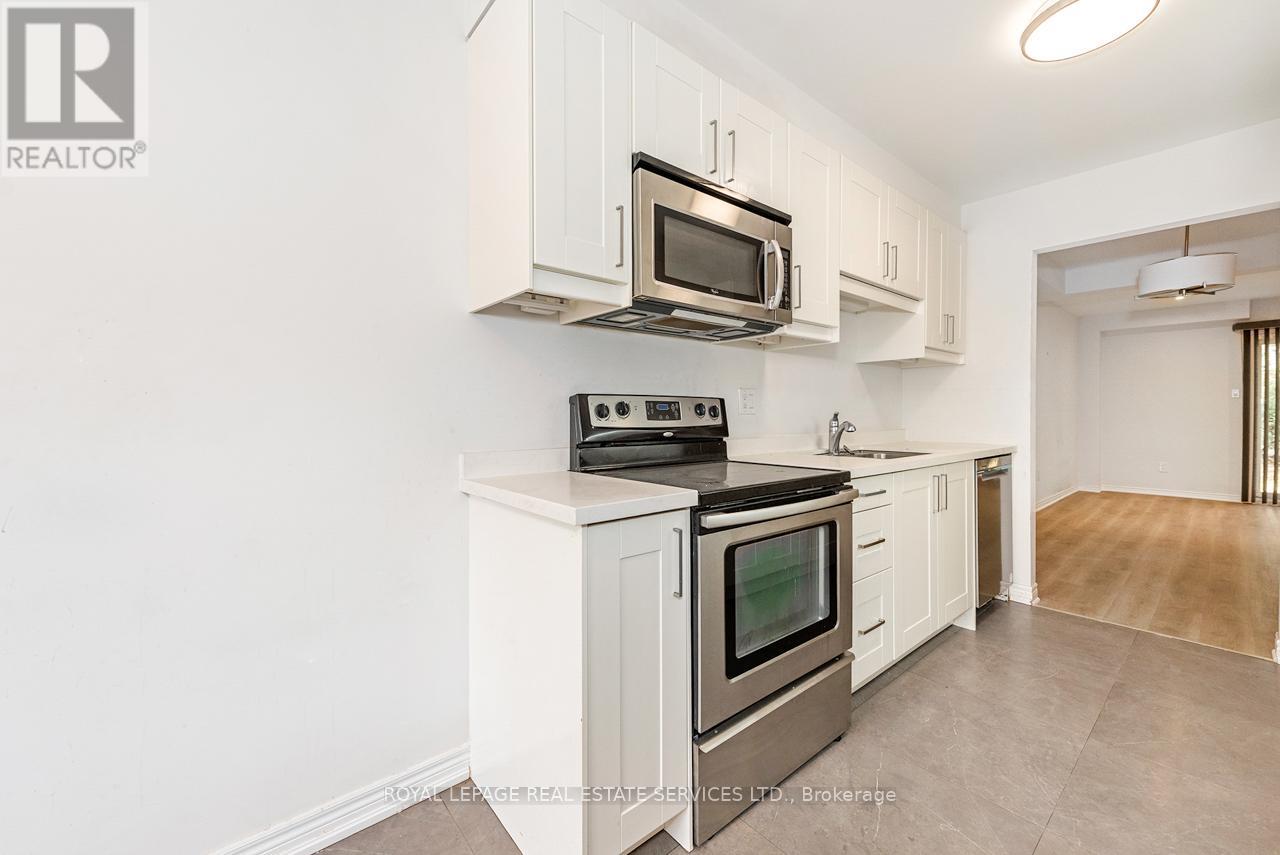 3 - 1160 Walden Circle, Mississauga, Ontario  L5J 4J9 - Photo 4 - W12471167
