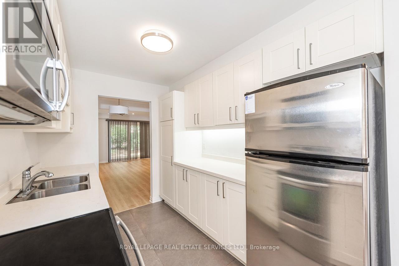3 - 1160 Walden Circle, Mississauga, Ontario  L5J 4J9 - Photo 5 - W12471167