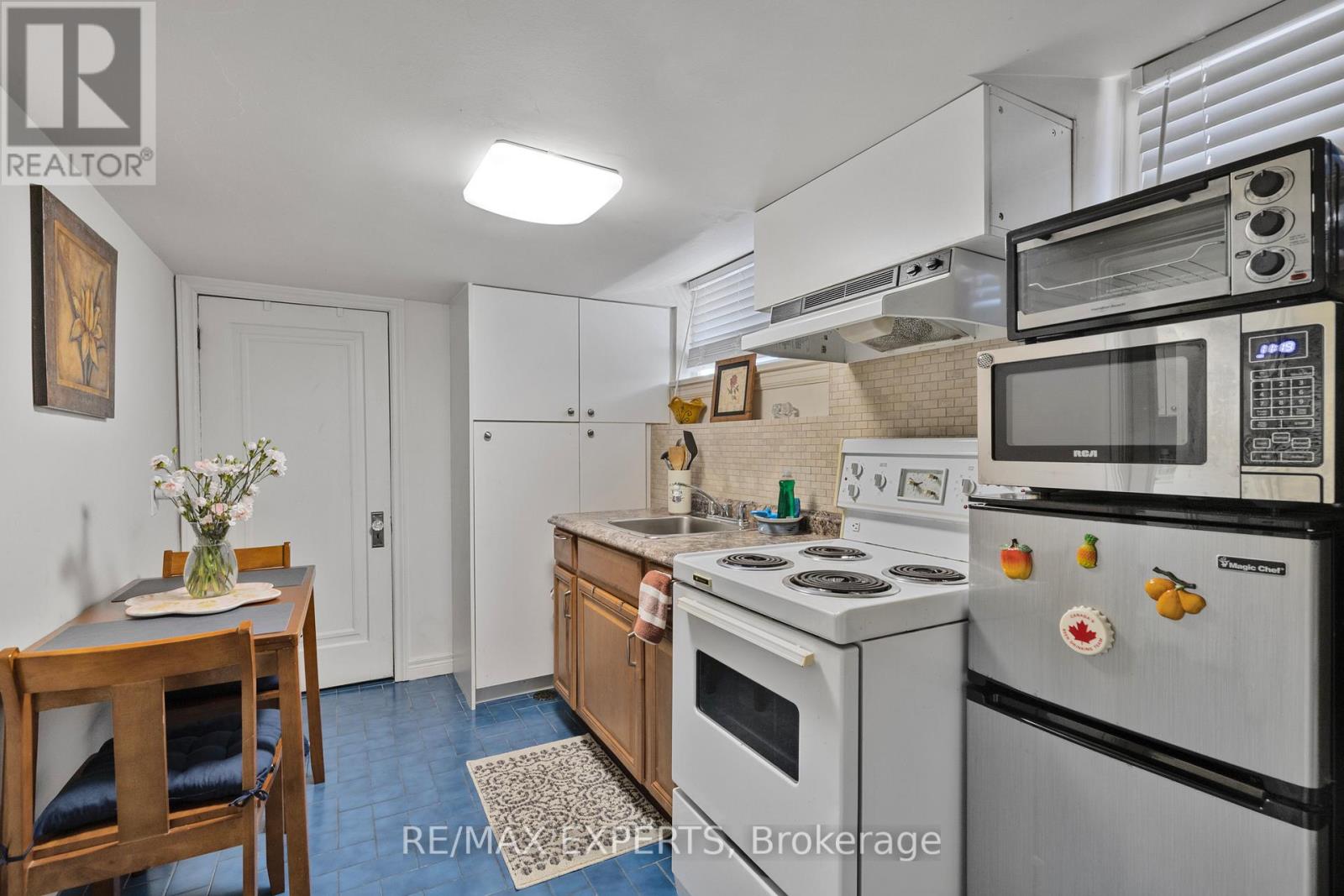 Lower - 114 Trowell Avenue, Toronto, Ontario  M6M 1L7 - Photo 14 - W12471169