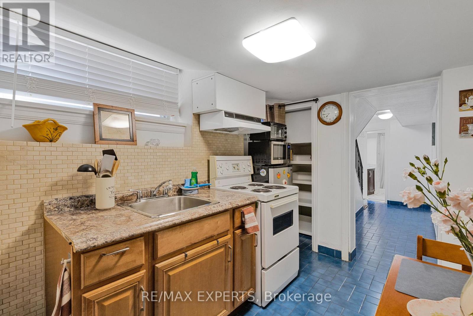 Lower - 114 Trowell Avenue, Toronto, Ontario  M6M 1L7 - Photo 15 - W12471169