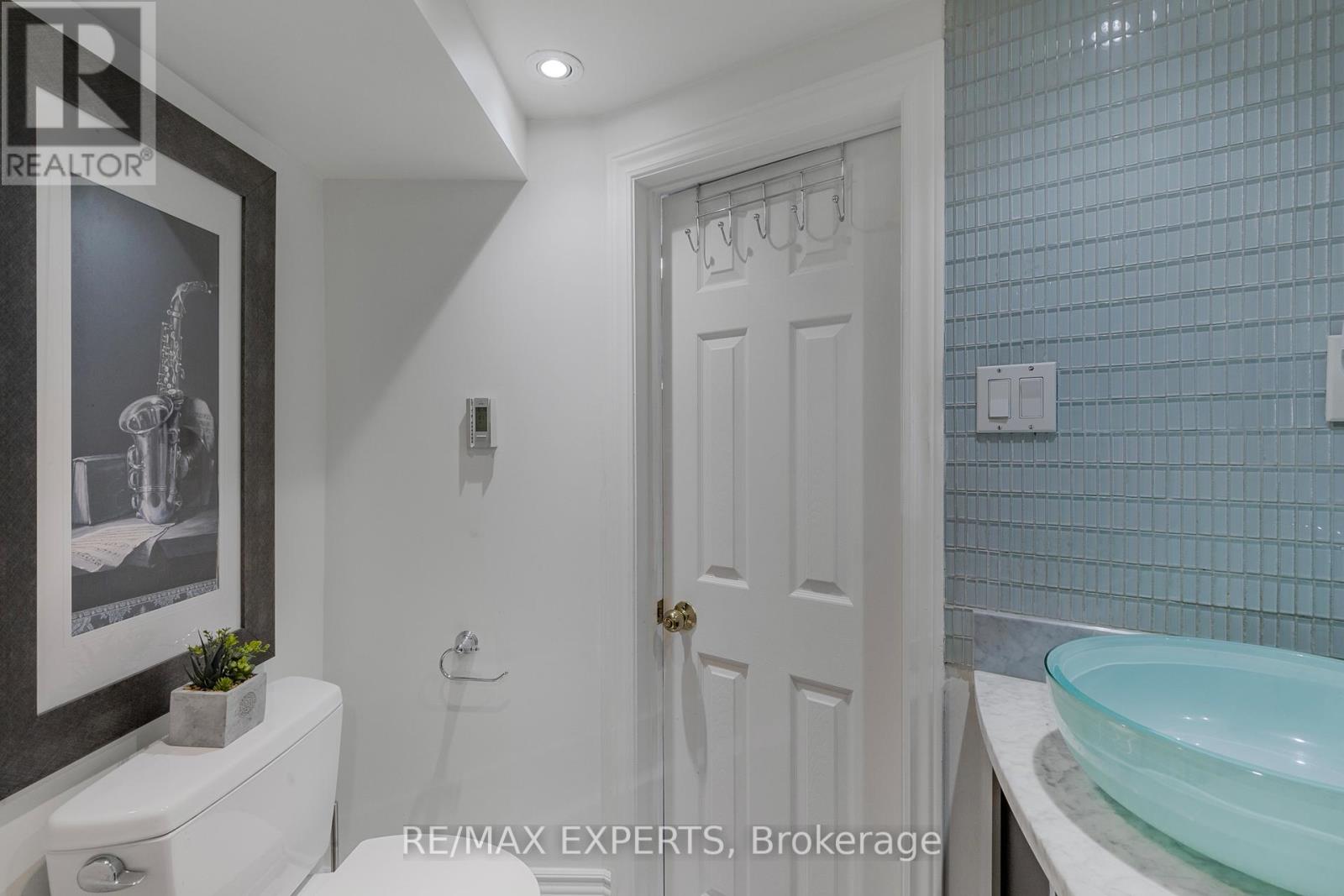 Lower - 114 Trowell Avenue, Toronto, Ontario  M6M 1L7 - Photo 21 - W12471169