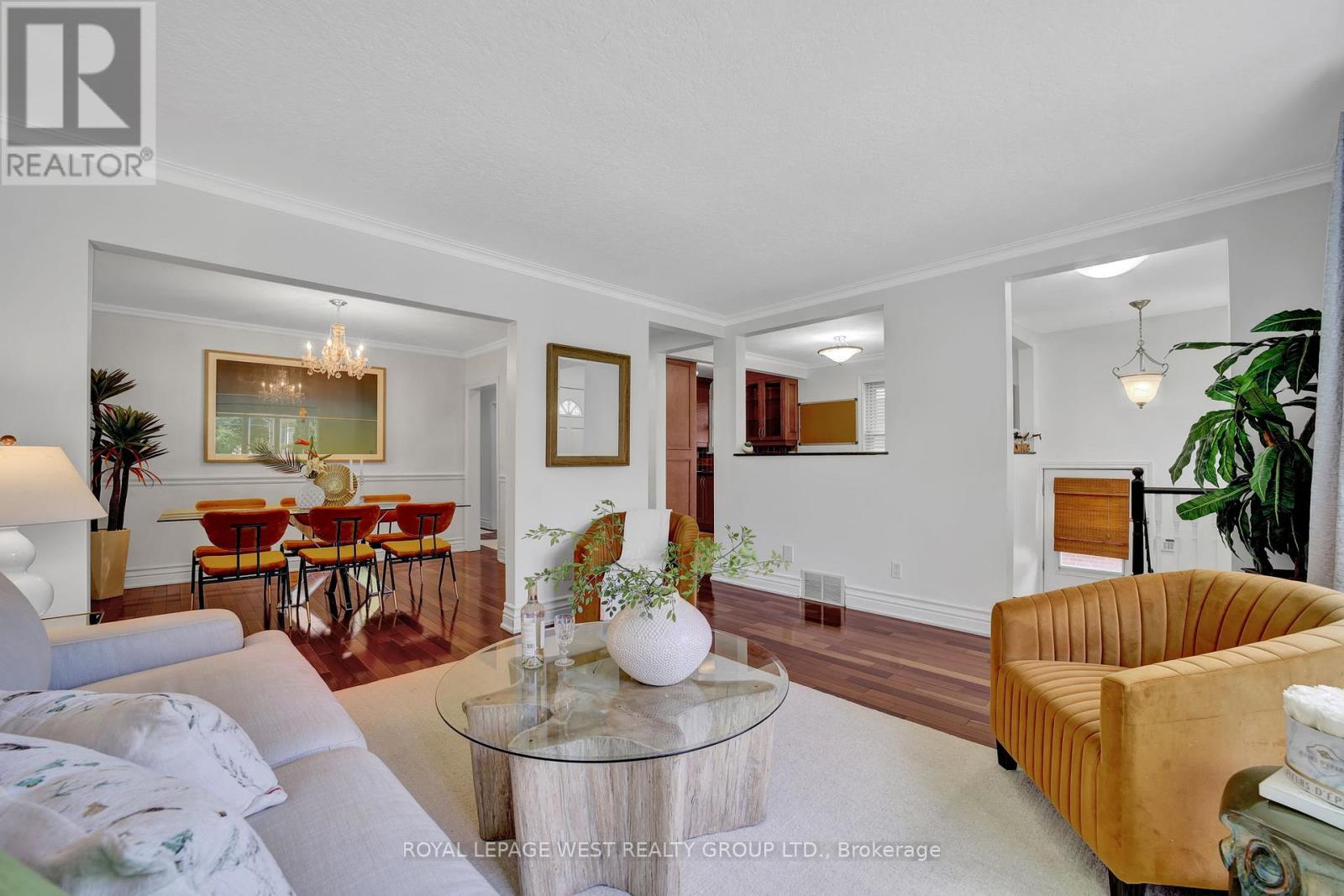 44 Westglen Crescent, Toronto, Ontario  M9B 4R1 - Photo 10 - W12471172