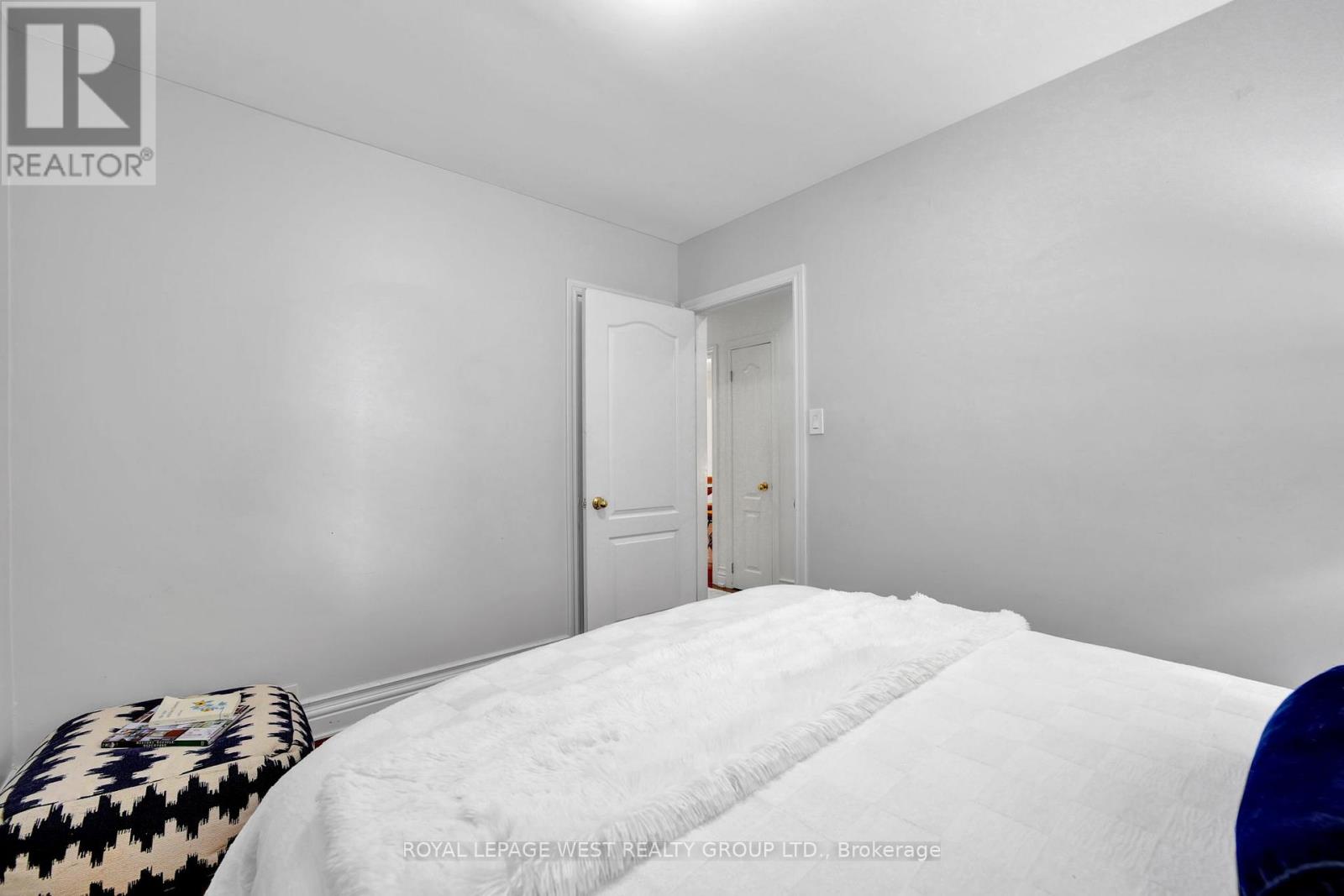 44 Westglen Crescent, Toronto, Ontario  M9B 4R1 - Photo 26 - W12471172