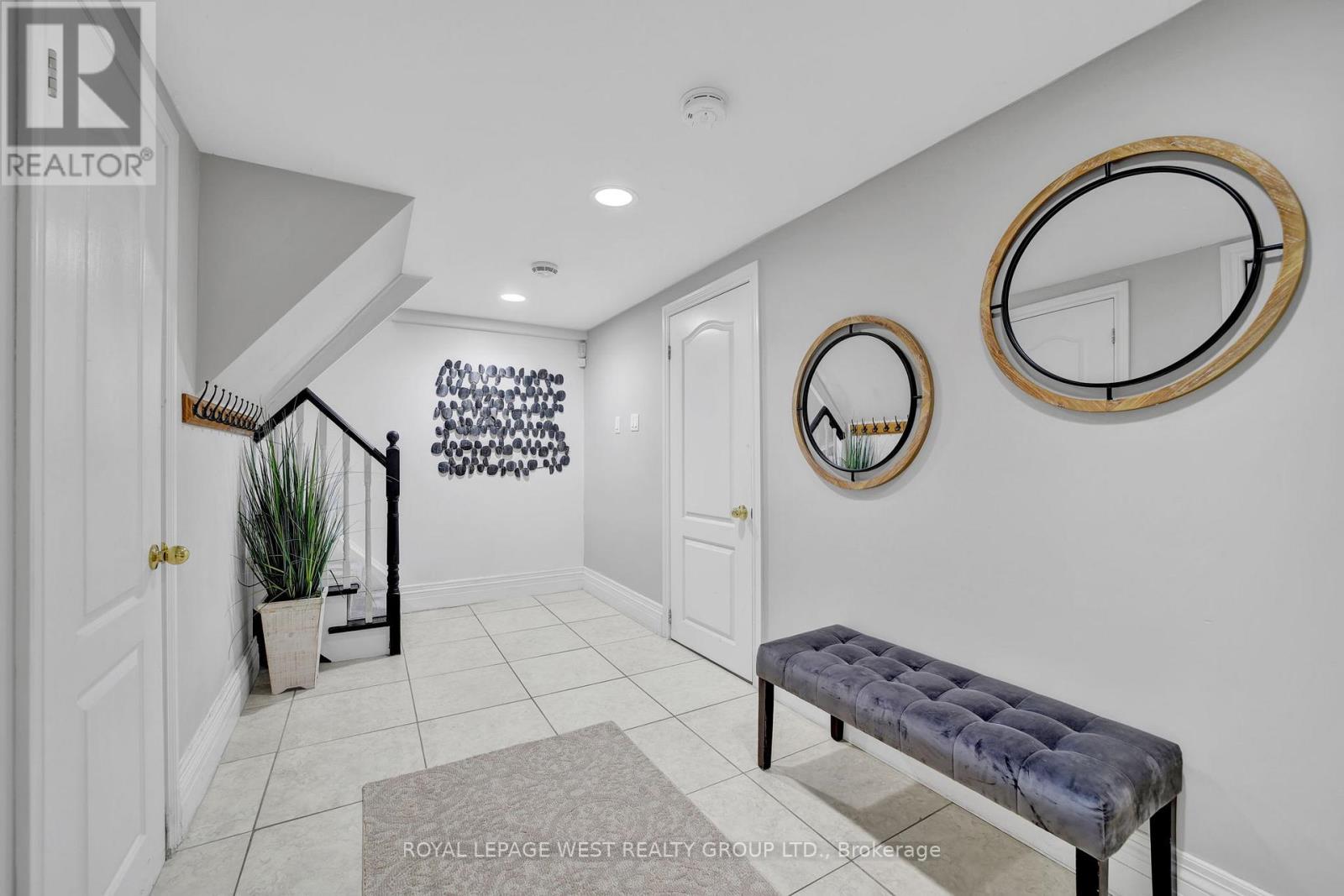 44 Westglen Crescent, Toronto, Ontario  M9B 4R1 - Photo 29 - W12471172