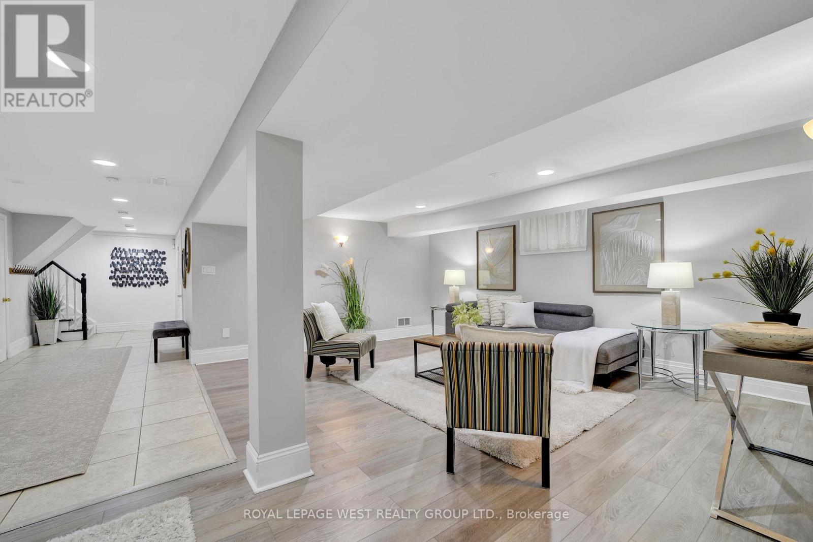 44 Westglen Crescent, Toronto, Ontario  M9B 4R1 - Photo 31 - W12471172