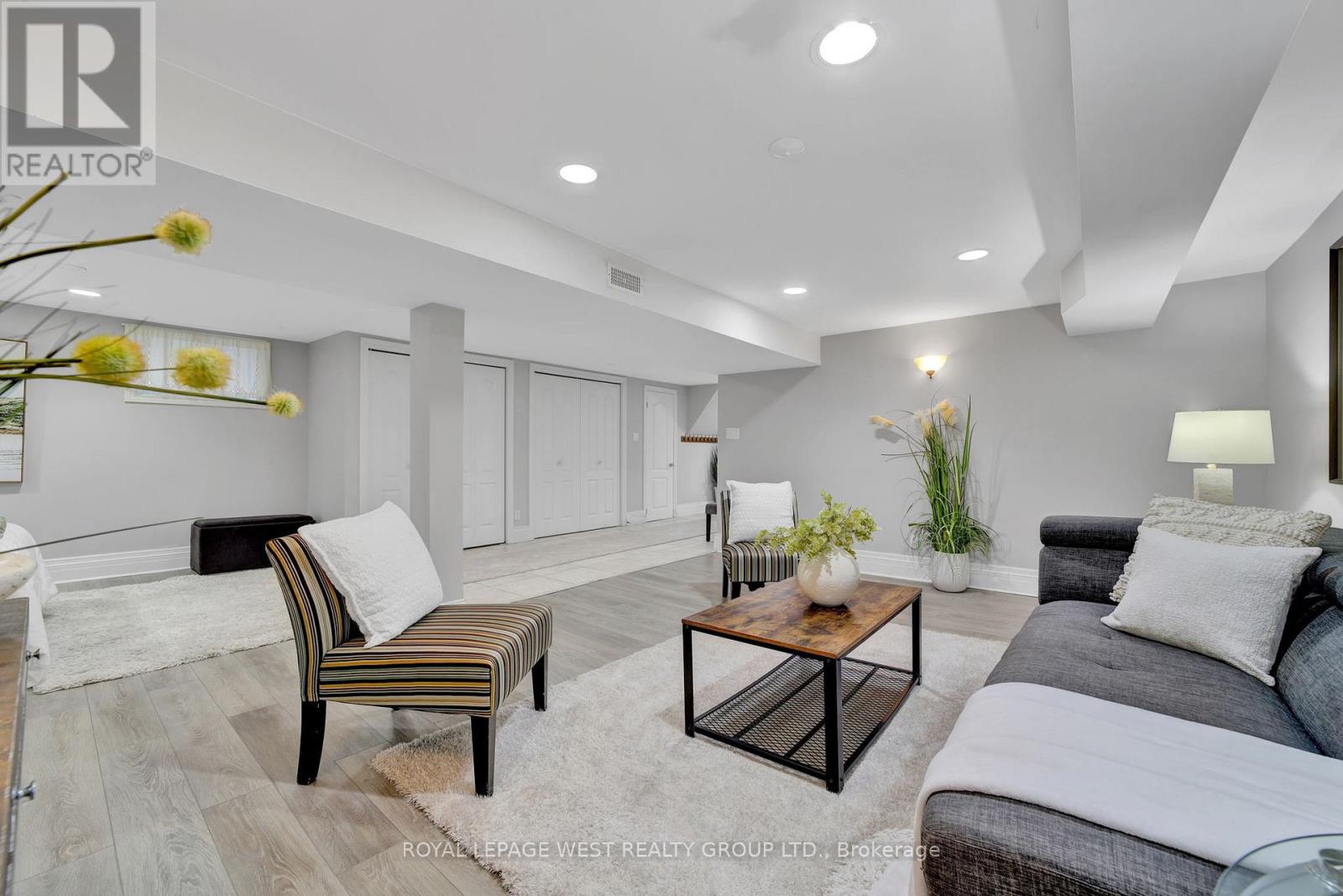 44 Westglen Crescent, Toronto, Ontario  M9B 4R1 - Photo 33 - W12471172