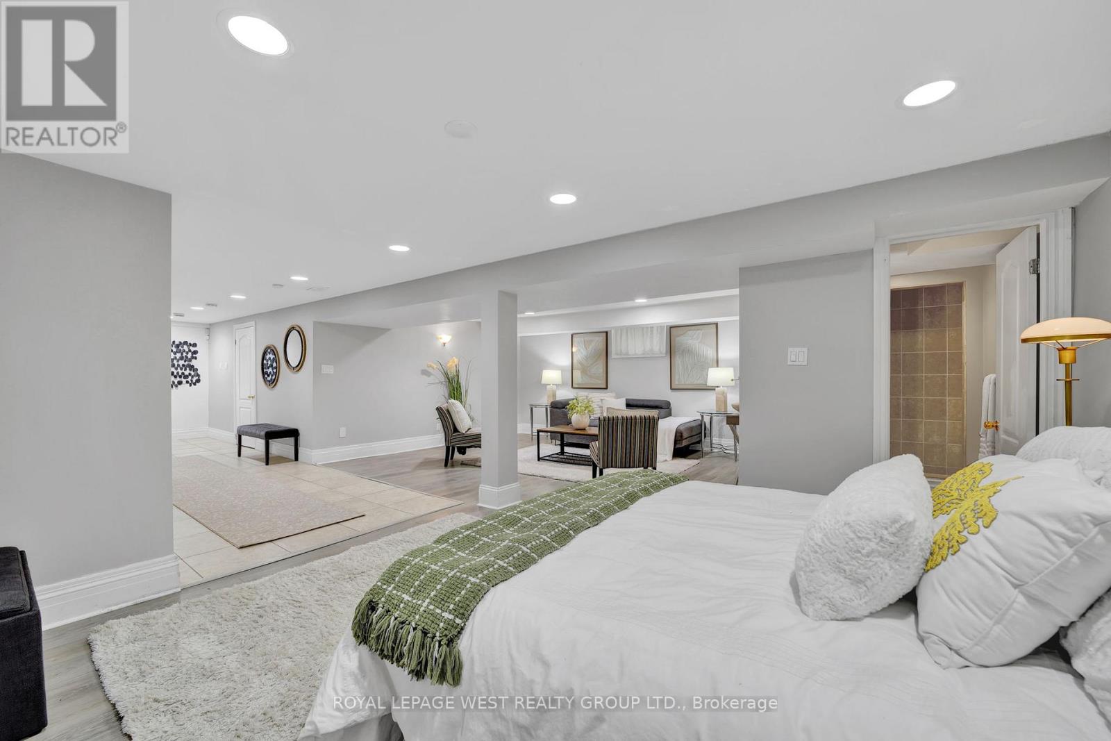 44 Westglen Crescent, Toronto, Ontario  M9B 4R1 - Photo 36 - W12471172