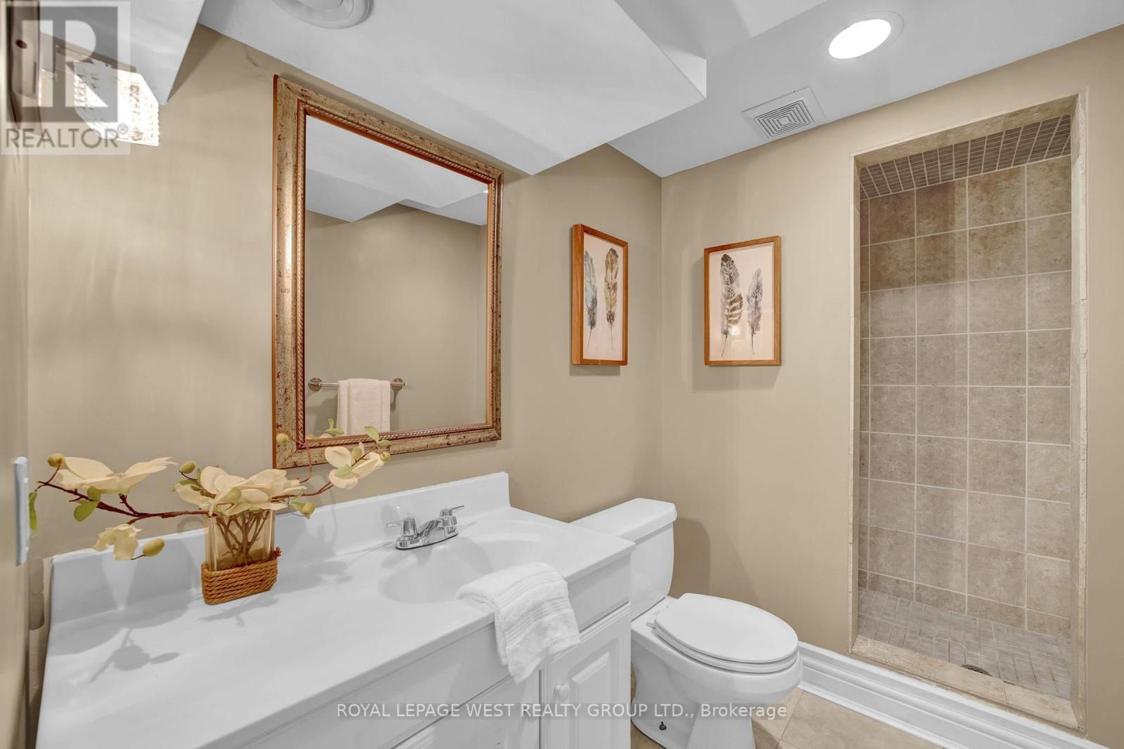 44 Westglen Crescent, Toronto, Ontario  M9B 4R1 - Photo 37 - W12471172