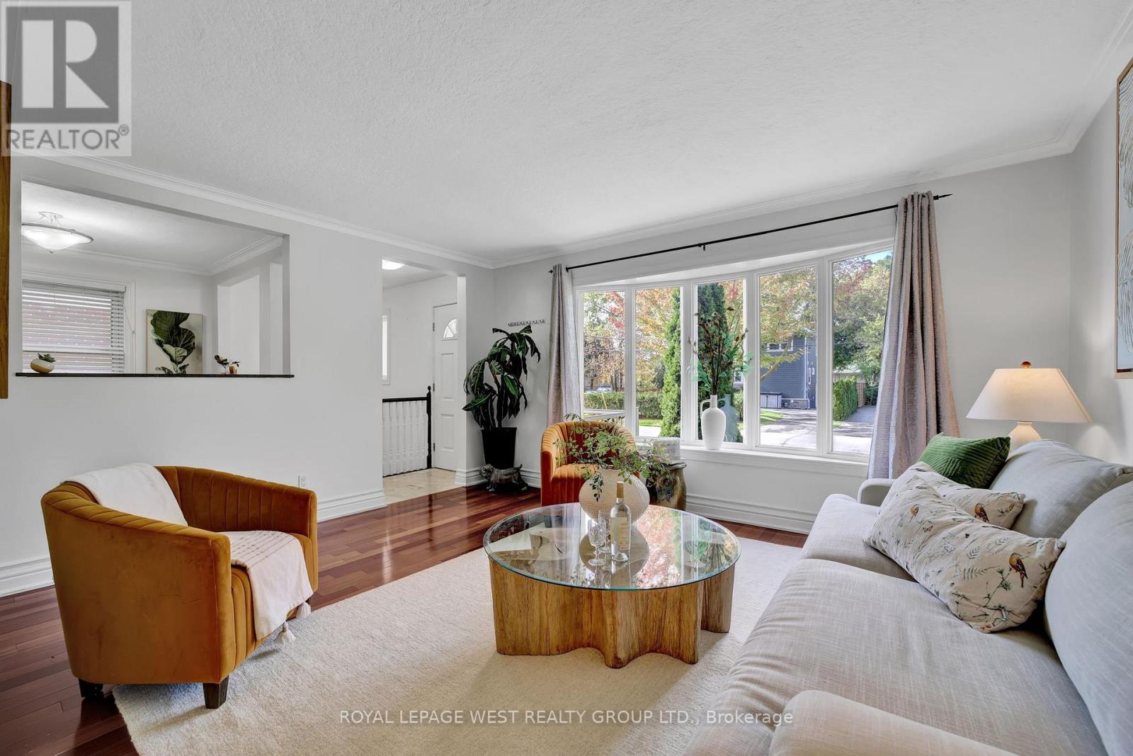 44 Westglen Crescent, Toronto, Ontario  M9B 4R1 - Photo 7 - W12471172