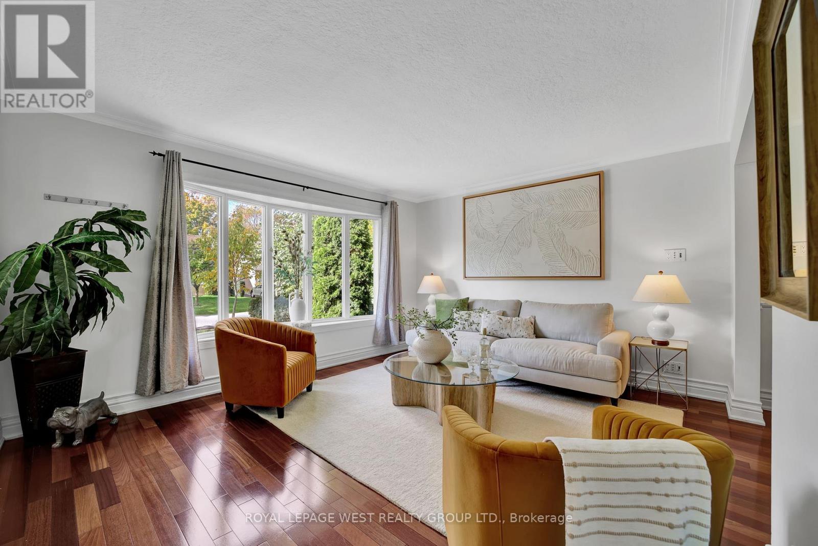 44 Westglen Crescent, Toronto, Ontario  M9B 4R1 - Photo 8 - W12471172