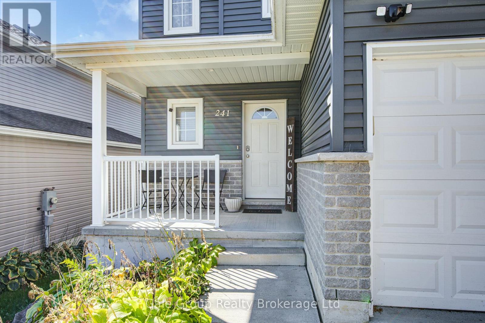 241 Florence Avenue, Ingersoll, Ontario  N5C 3Y8 - Photo 3 - X12471222