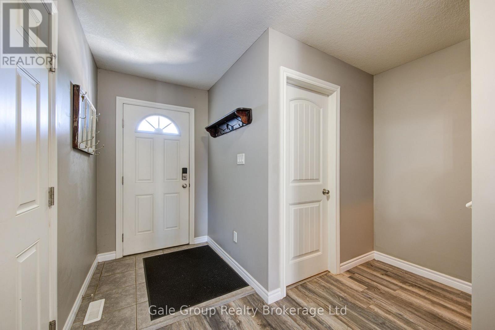 241 Florence Avenue, Ingersoll, Ontario  N5C 3Y8 - Photo 4 - X12471222