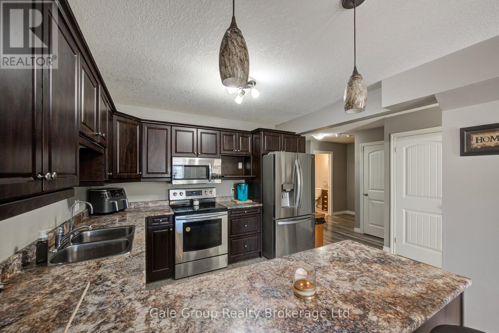 241 Florence Avenue, Ingersoll, Ontario  N5C 3Y8 - Photo 8 - X12471222