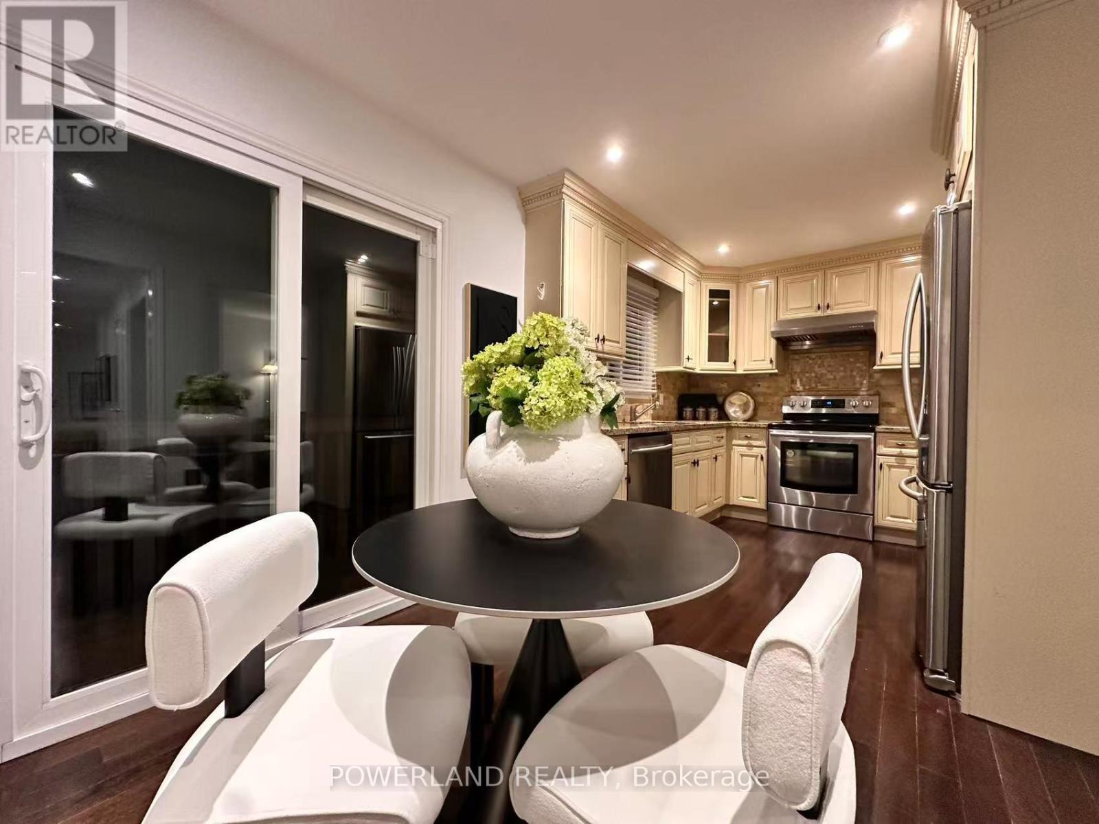 270 Bernard Avenue, Richmond Hill, Ontario  L4S 1E1 - Photo 16 - N12471155