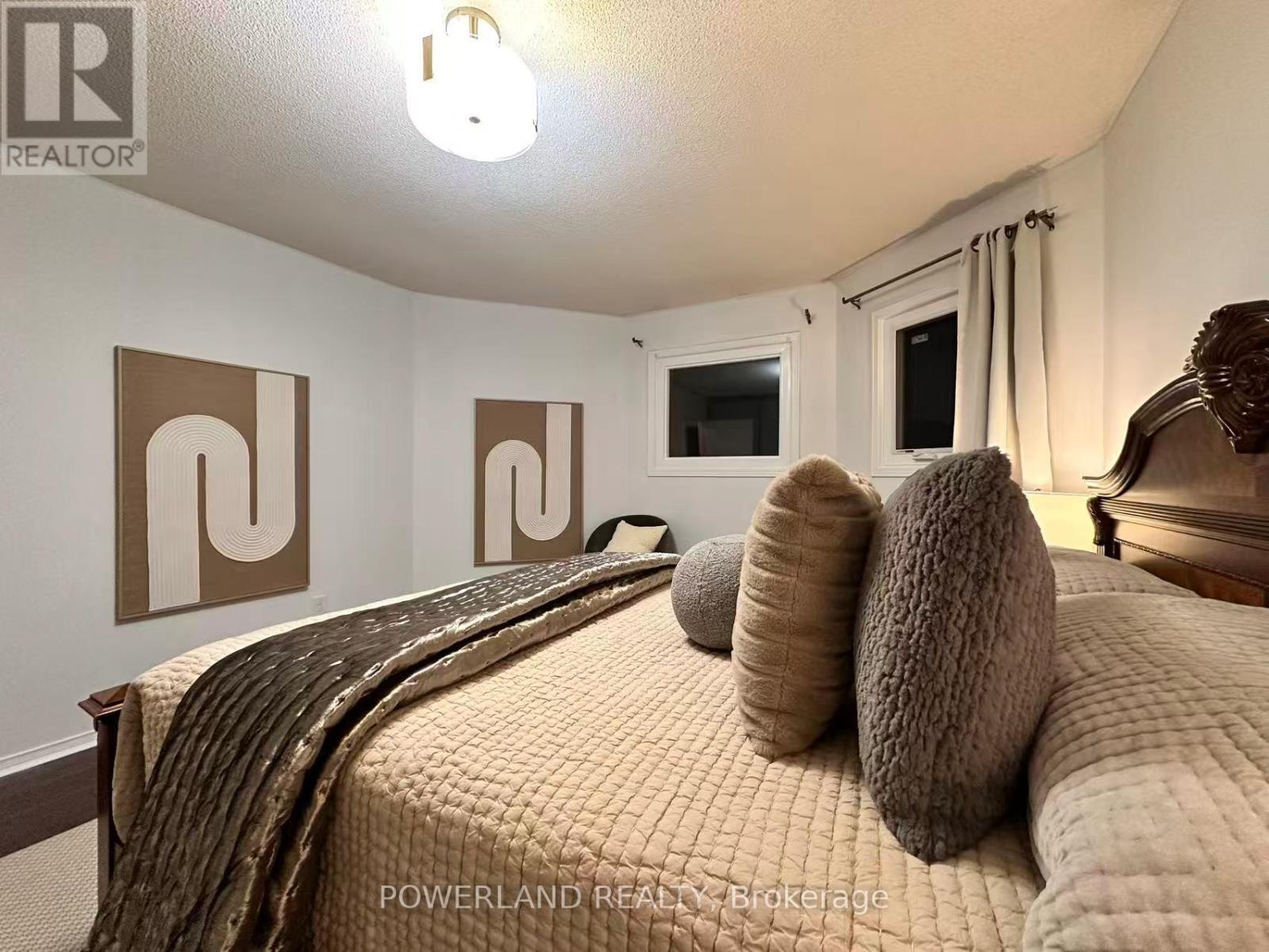 270 Bernard Avenue, Richmond Hill, Ontario  L4S 1E1 - Photo 23 - N12471155