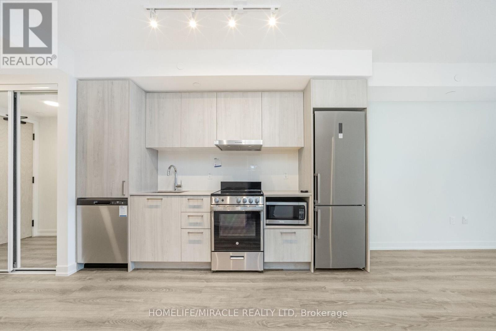 3717 - 195 Commerce Street, Vaughan, Ontario  L4K 0P9 - Photo 6 - N12471156