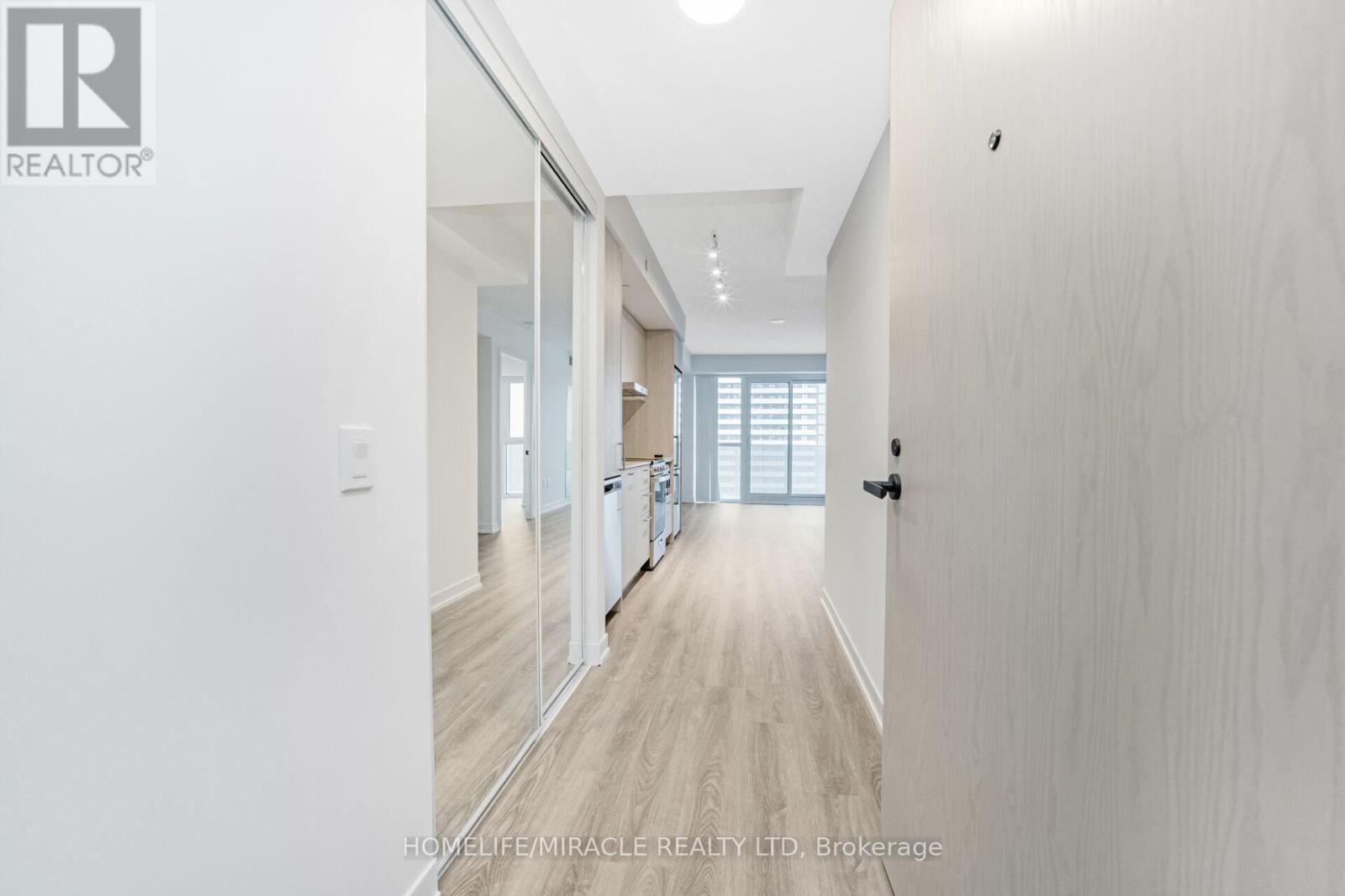 3717 - 195 Commerce Street, Vaughan, Ontario  L4K 0P9 - Photo 4 - N12471156