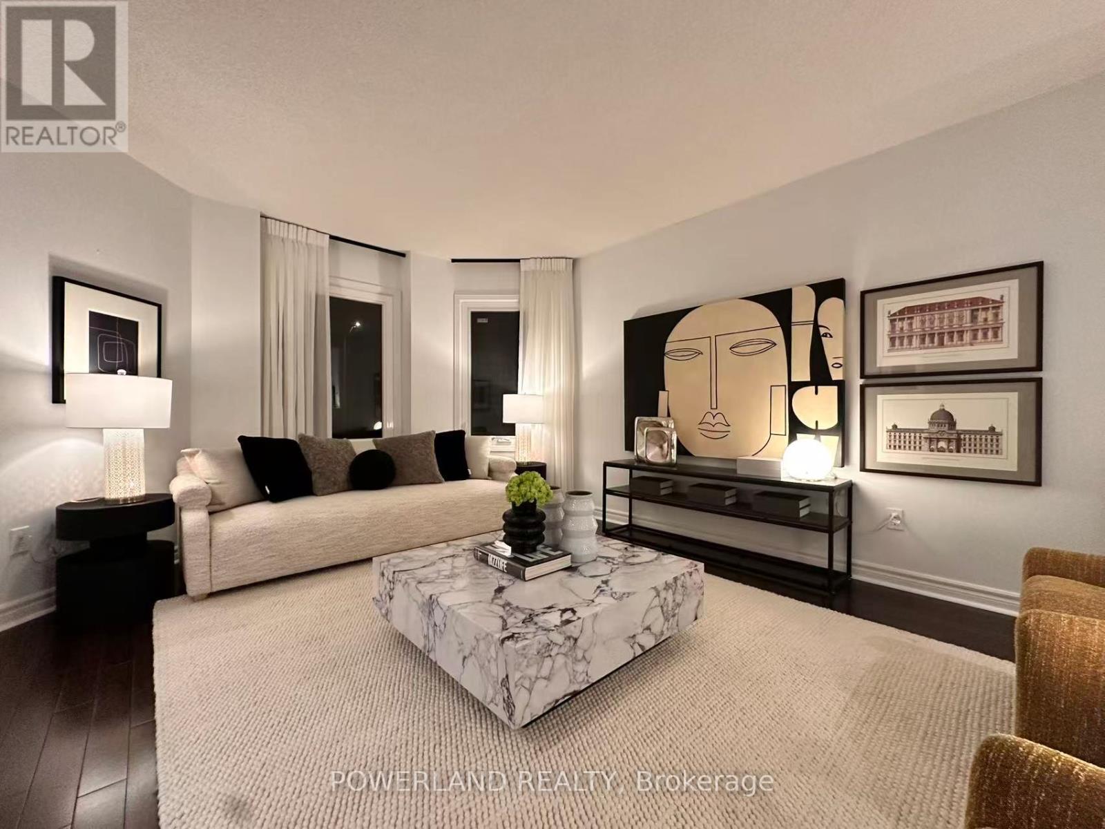 270 BERNARD AVENUE, Richmond Hill, Ontario