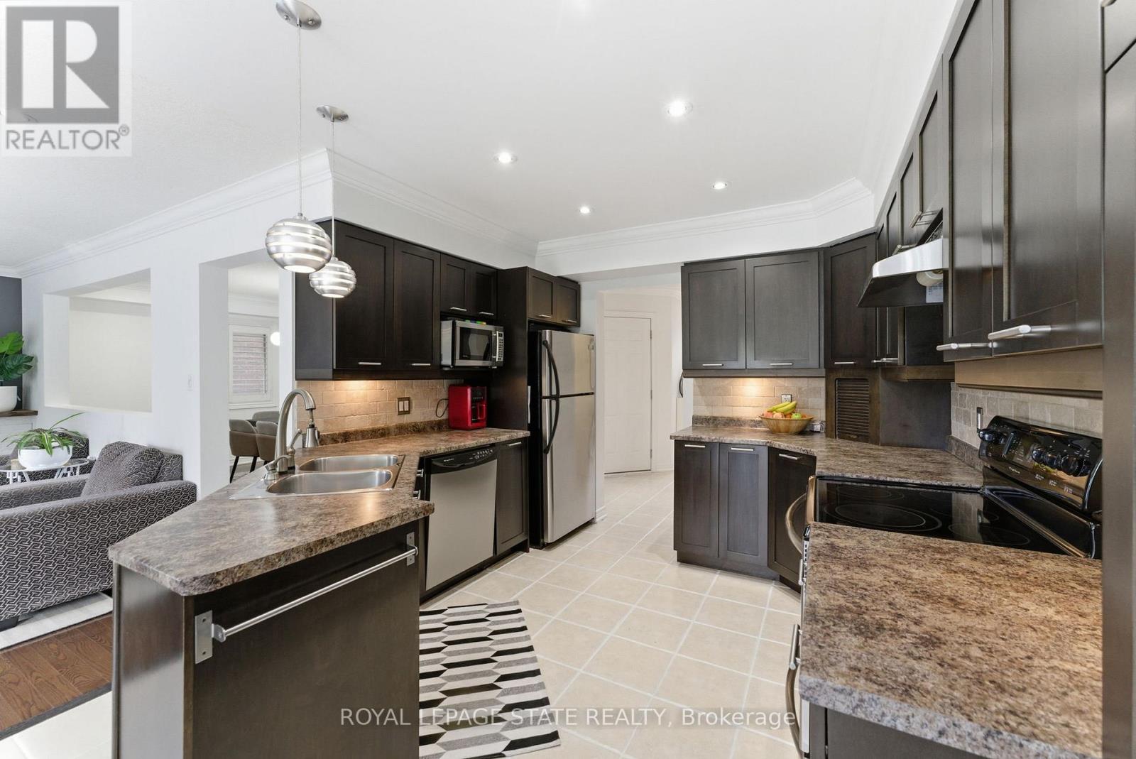 198 Springvalley Crescent, Hamilton, Ontario  L9C 0B4 - Photo 10 - X12471178