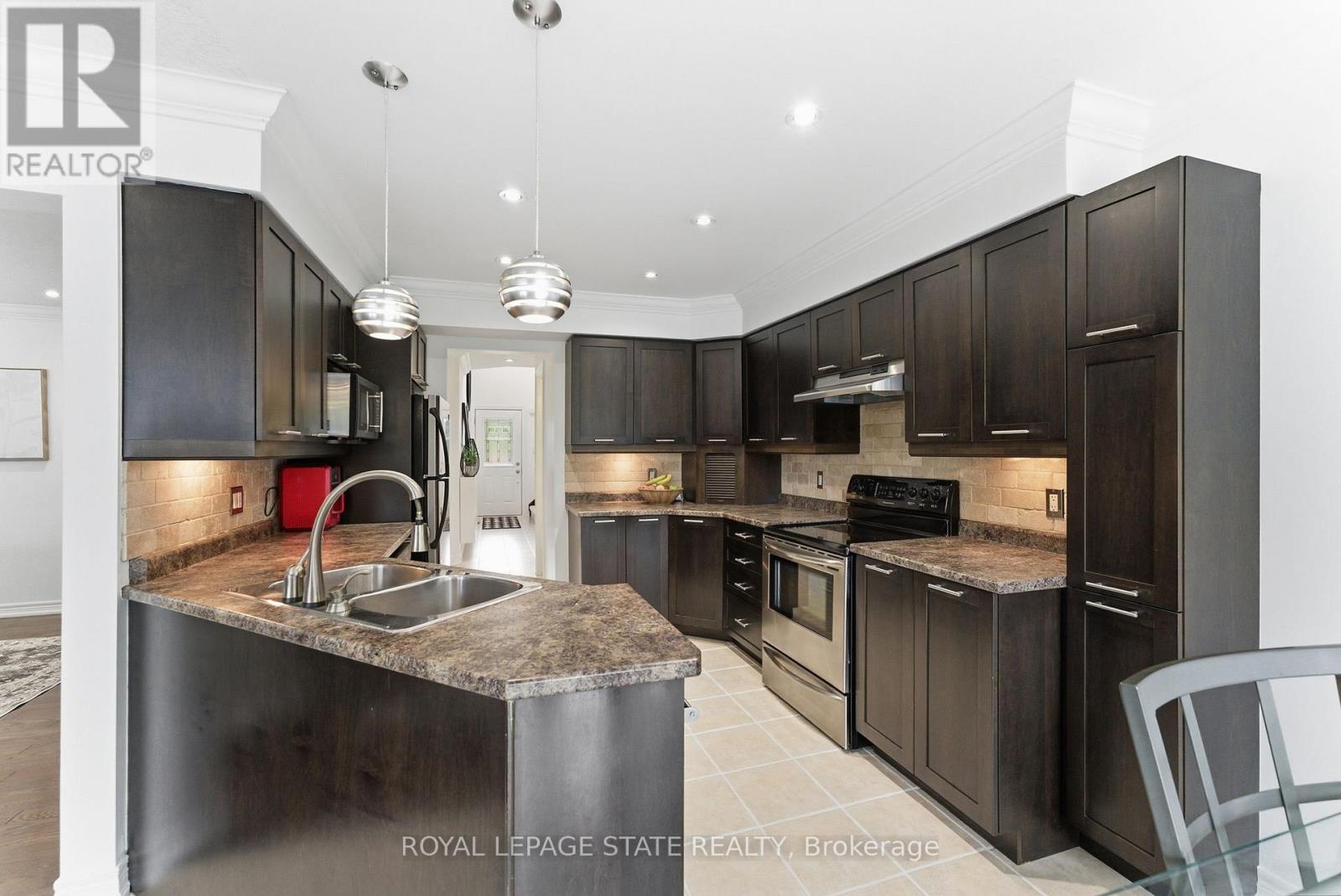 198 Springvalley Crescent, Hamilton, Ontario  L9C 0B4 - Photo 11 - X12471178