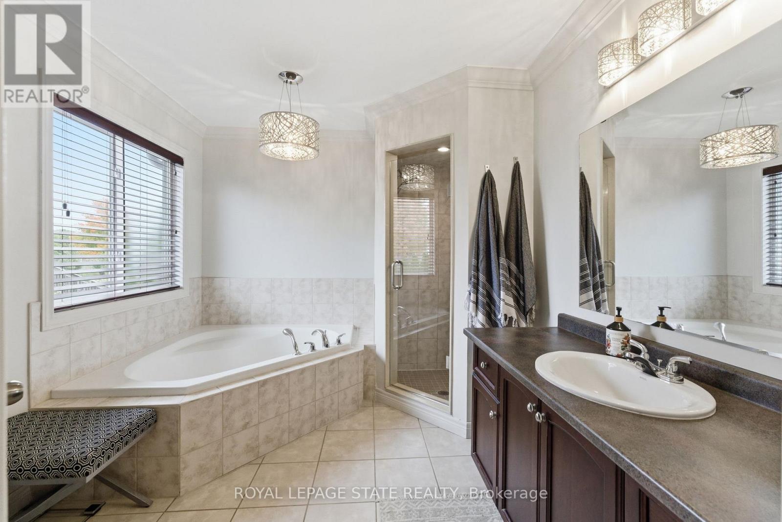 198 Springvalley Crescent, Hamilton, Ontario  L9C 0B4 - Photo 22 - X12471178