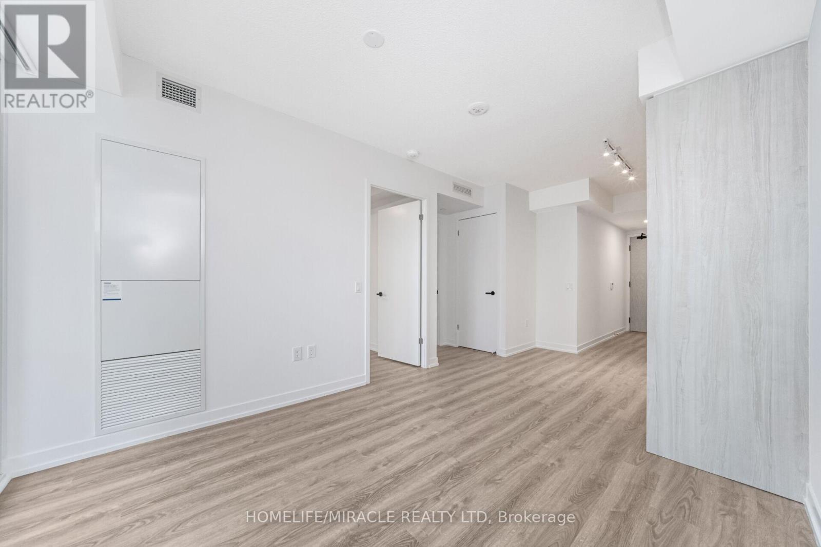 3717 - 195 Commerce Street, Vaughan, Ontario  L4K 0P9 - Photo 9 - N12471156