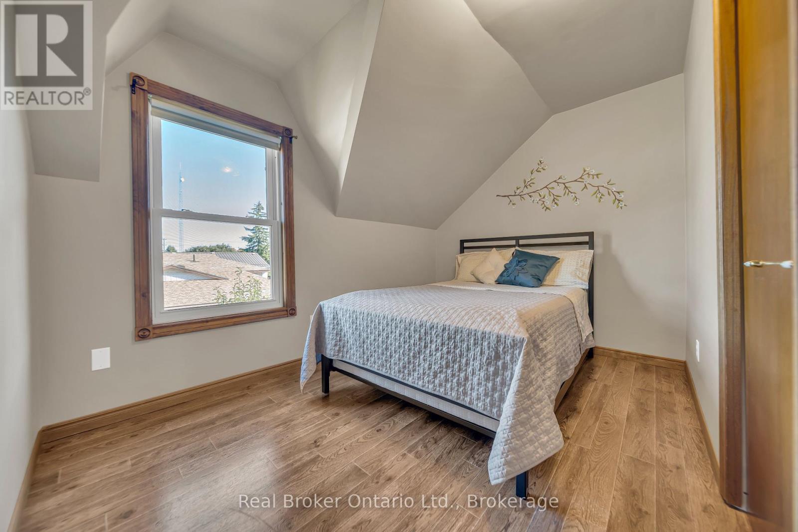 690 Wallace Avenue S, North Perth, Ontario  N4W 1Y4 - Photo 30 - X12441302