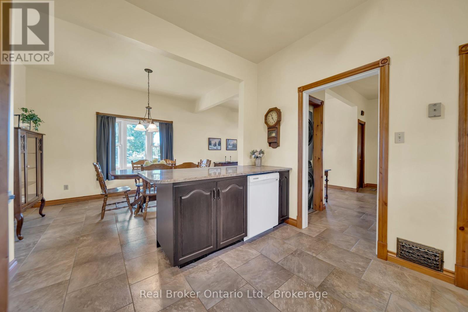 690 Wallace Avenue S, North Perth, Ontario  N4W 1Y4 - Photo 15 - X12441302