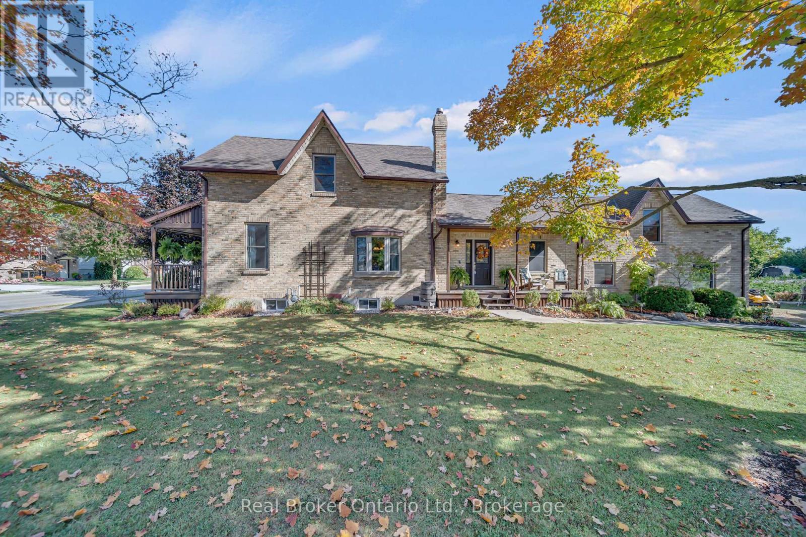 690 Wallace Avenue S, North Perth, Ontario  N4W 1Y4 - Photo 3 - X12441302