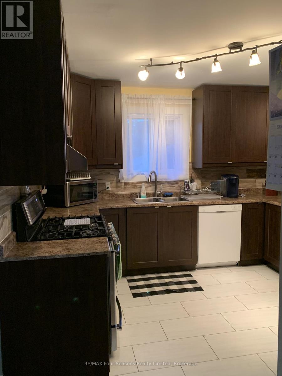 B - 29 Fourth Street W, Collingwood, Ontario  L9Y 1R3 - Photo 11 - S12471362
