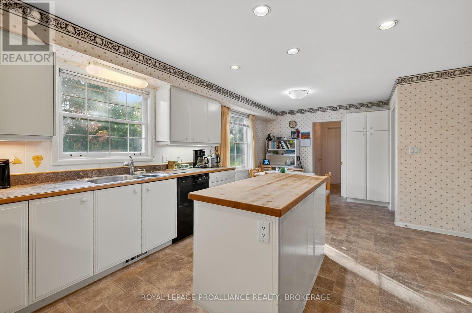 259 Fairway Hill Crescent, Kingston (Central City West), Ontario  K7M 2B5 - Photo 13 - X12471342