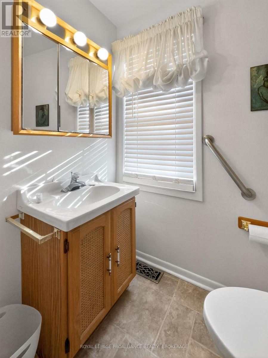 259 Fairway Hill Crescent, Kingston (Central City West), Ontario  K7M 2B5 - Photo 20 - X12471342